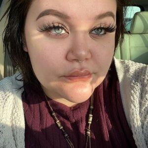 Meet your Posher, Cassandra